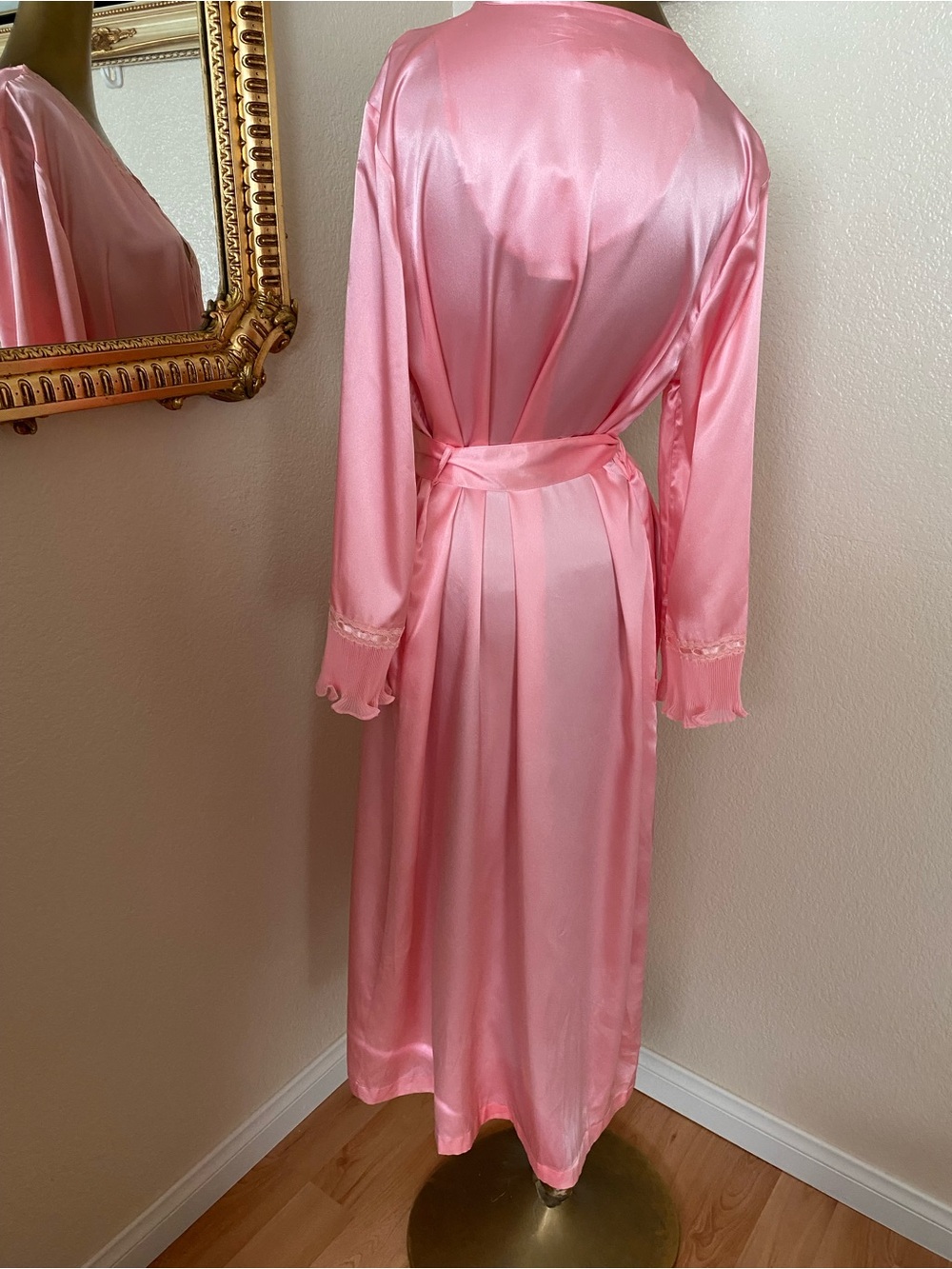 Cabernet Intimates Feminine Frills Robe - Picture 4 of 10